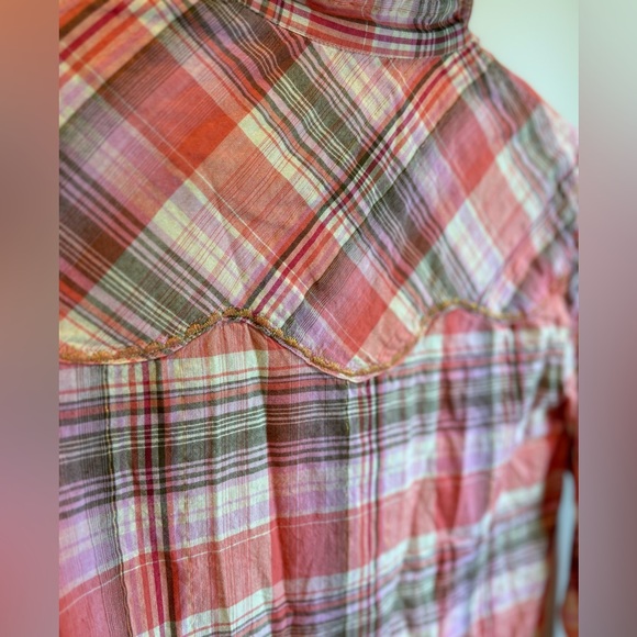 CUMBERLAND OUTFITTERS Pink Plaid Western Shirt with Jewelled Snaps Size Medium - Picture 7 of 11